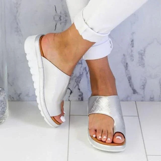 Comfort-Focused Platform Sandals with Flexible Fit