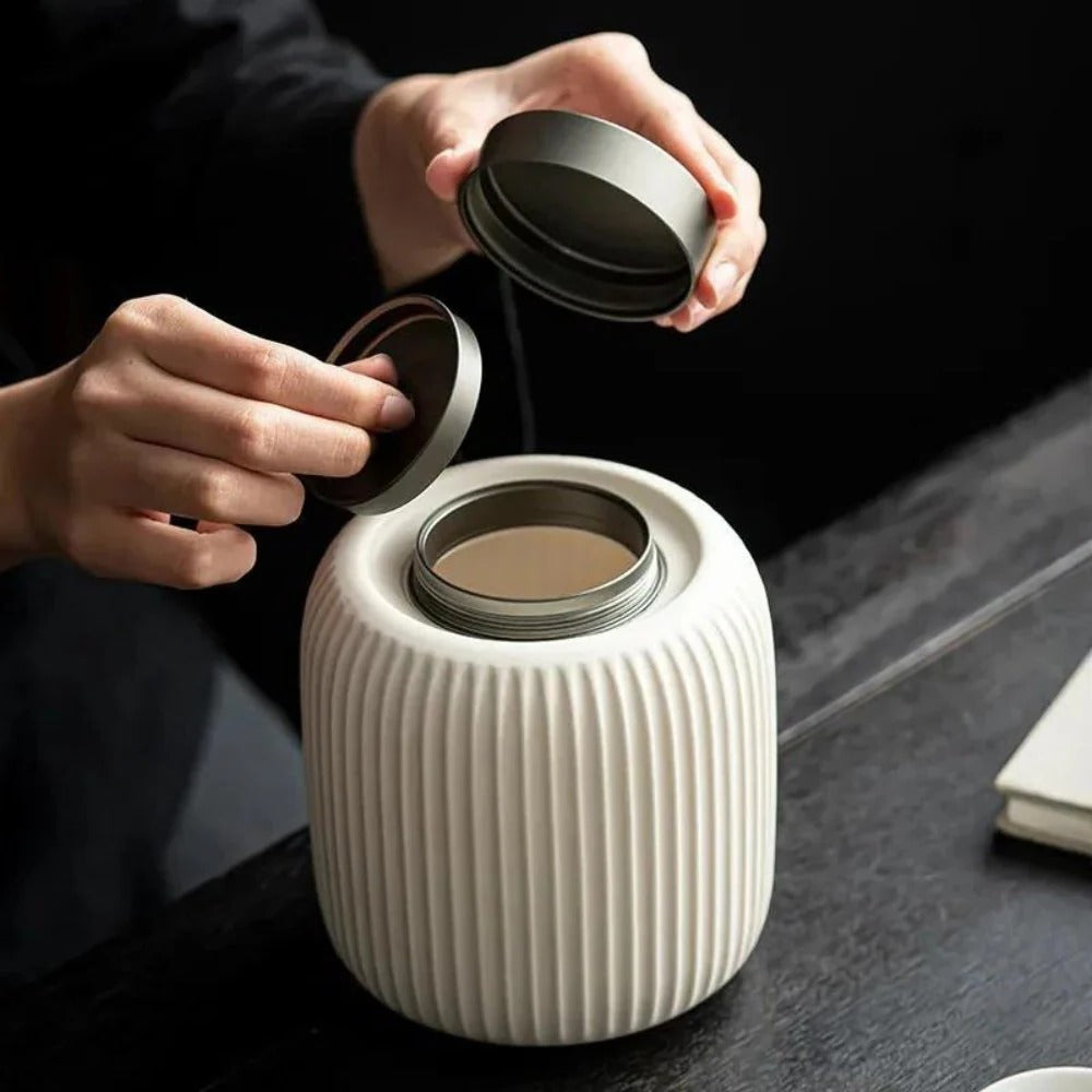 Elegant Keepsake Urn for Pet Remains with Secure Closure