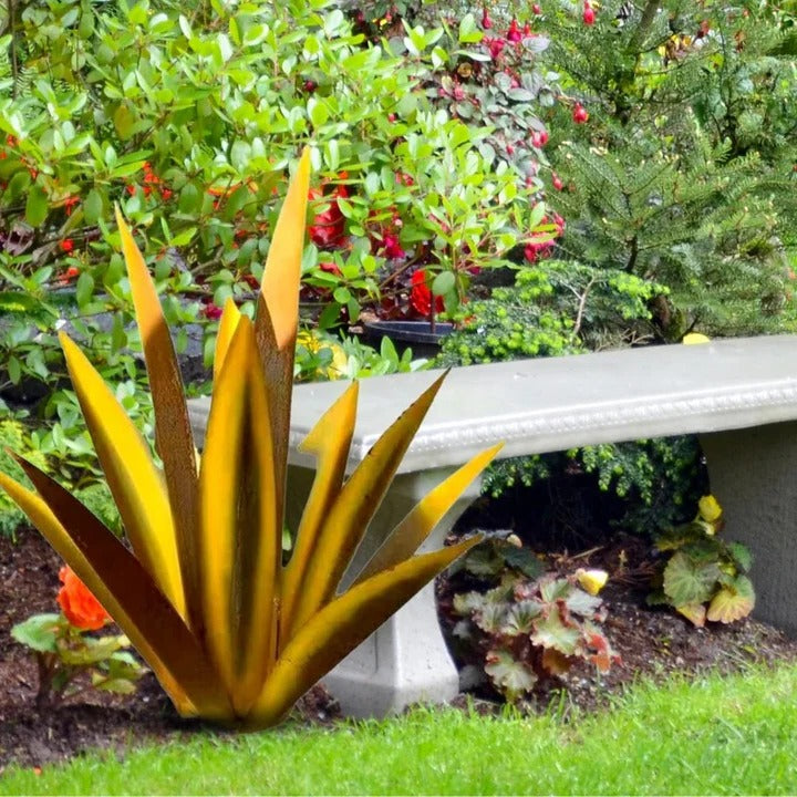 Stylish Metal Agave-Inspired Garden Ornament for Any Space