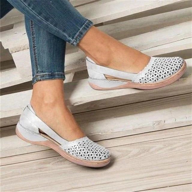 Everyday Comfort Flats with Spacious Toe Area and Arch Support