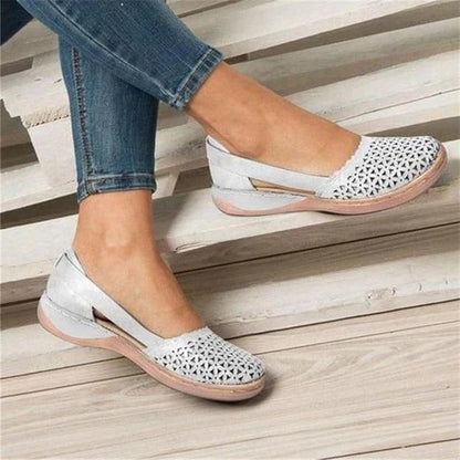 Everyday Comfort Flats with Spacious Toe Area and Arch Support