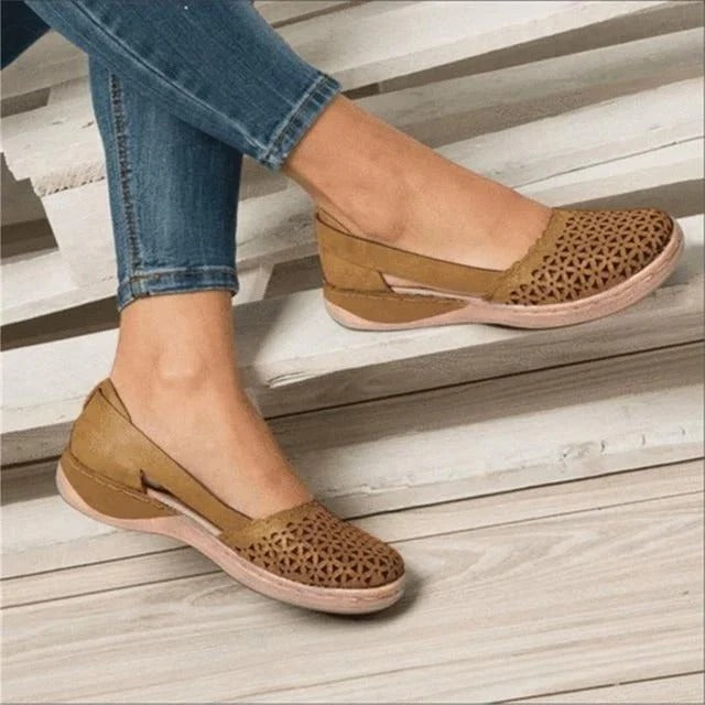 Everyday Comfort Flats with Spacious Toe Area and Arch Support