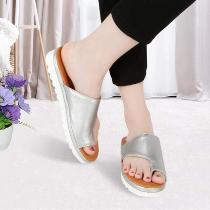 Comfort-Focused Platform Sandals with Flexible Fit