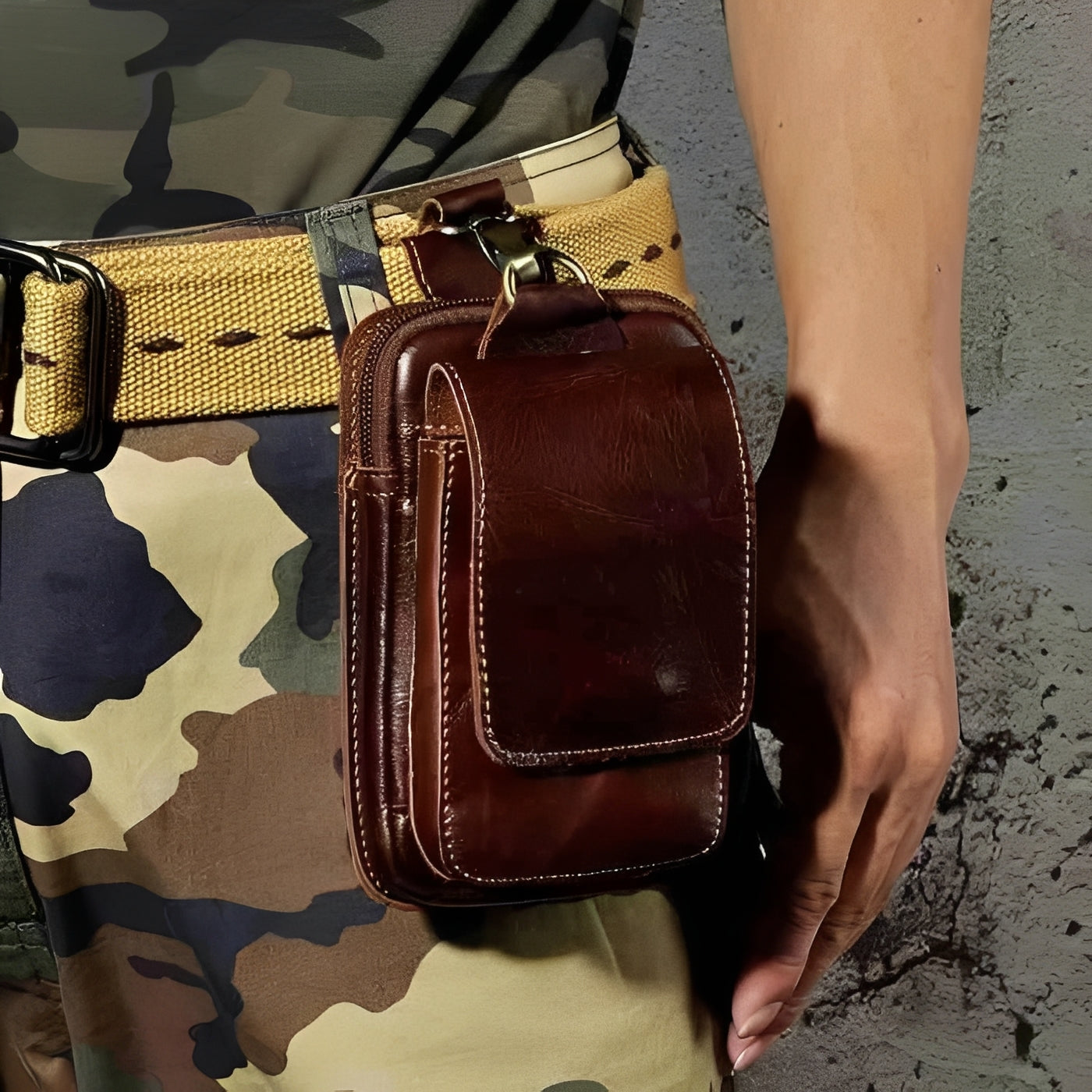Versatile Waist Pack with Easy-Access Compartments