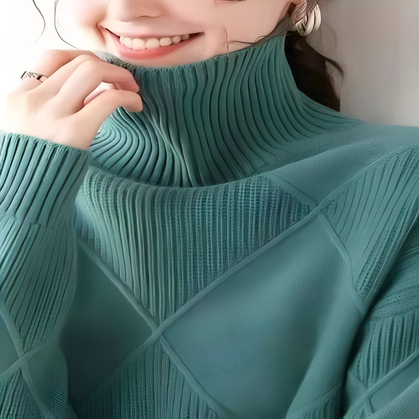 Luxurious Women's Oversized Cashmere Turtleneck Sweater