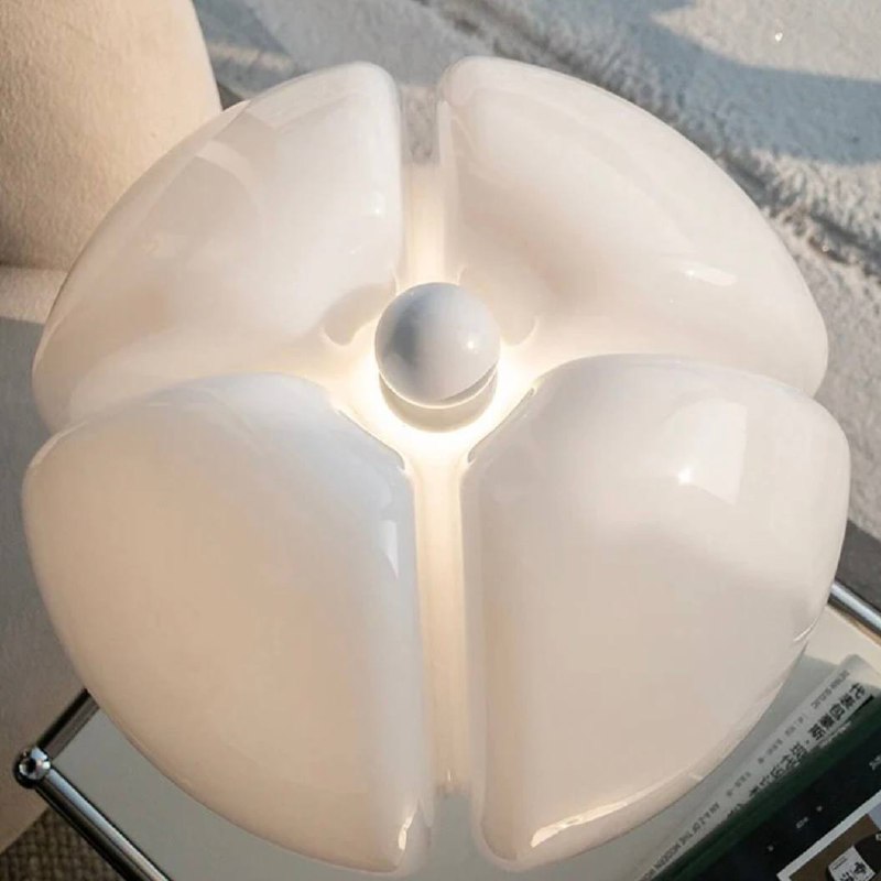 Elegant Bloom Table Lamp with Adjustable Dimming Feature