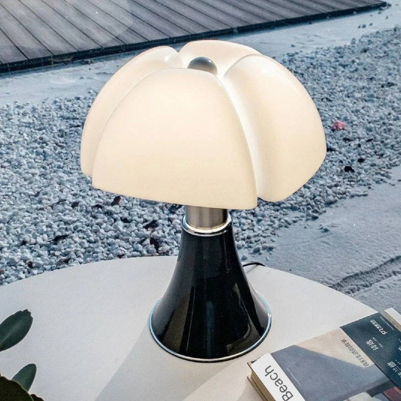 Elegant Bloom Table Lamp with Adjustable Dimming Feature