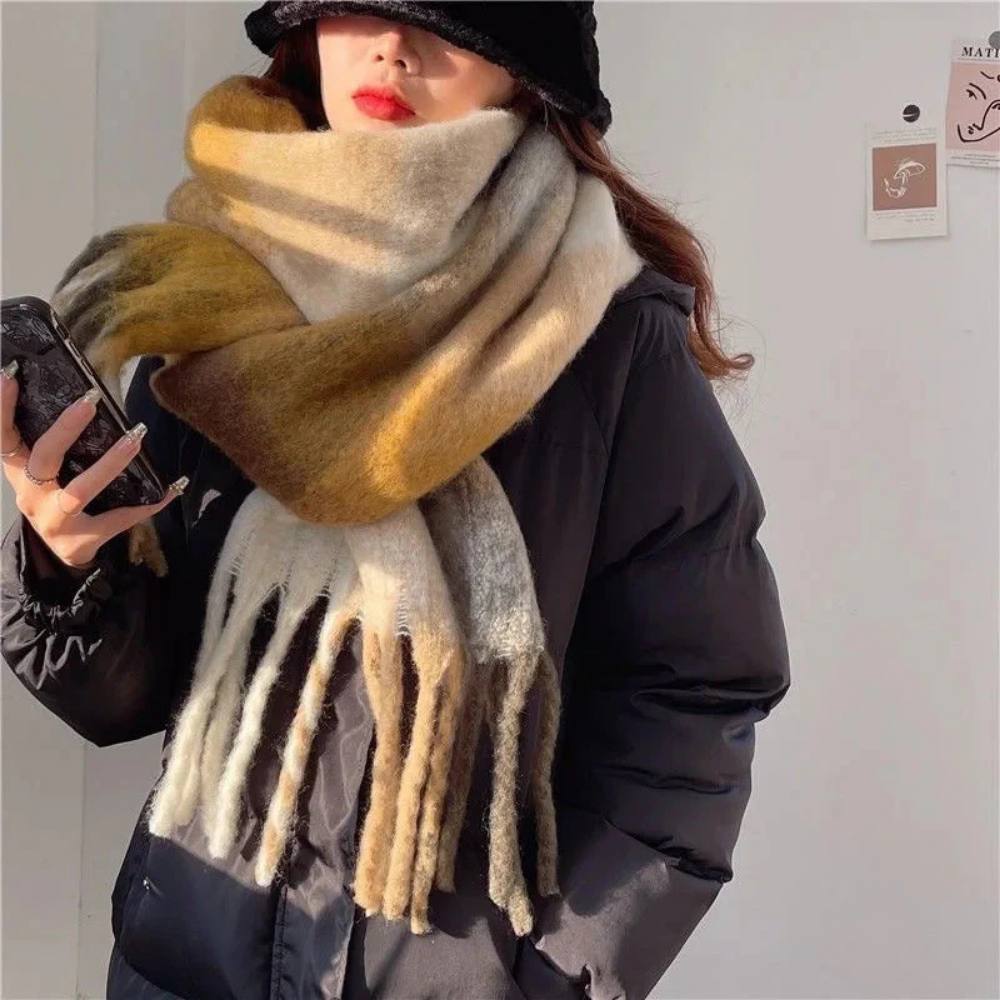 Luxurious Cashmere Wrap: Vibrant Scarf for Cozy Elegance