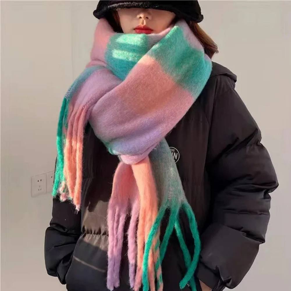 Luxurious Cashmere Wrap: Vibrant Scarf for Cozy Elegance