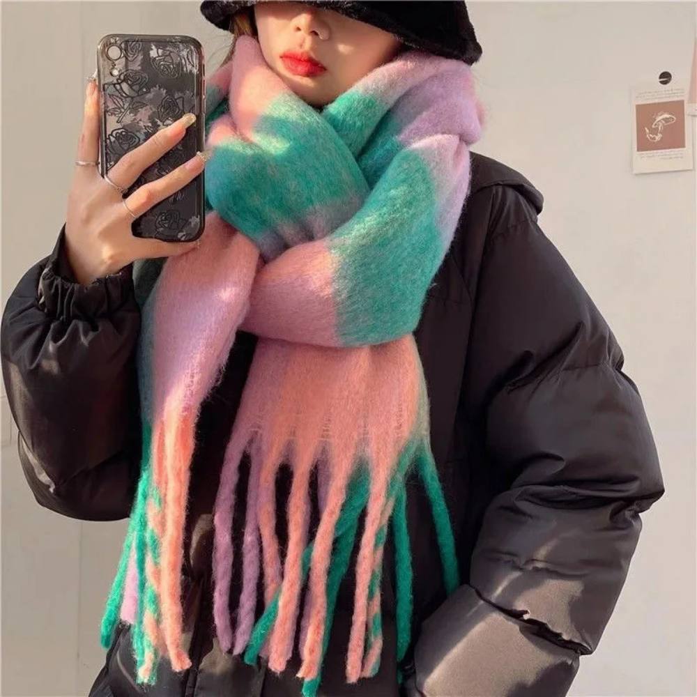 Luxurious Cashmere Wrap: Vibrant Scarf for Cozy Elegance