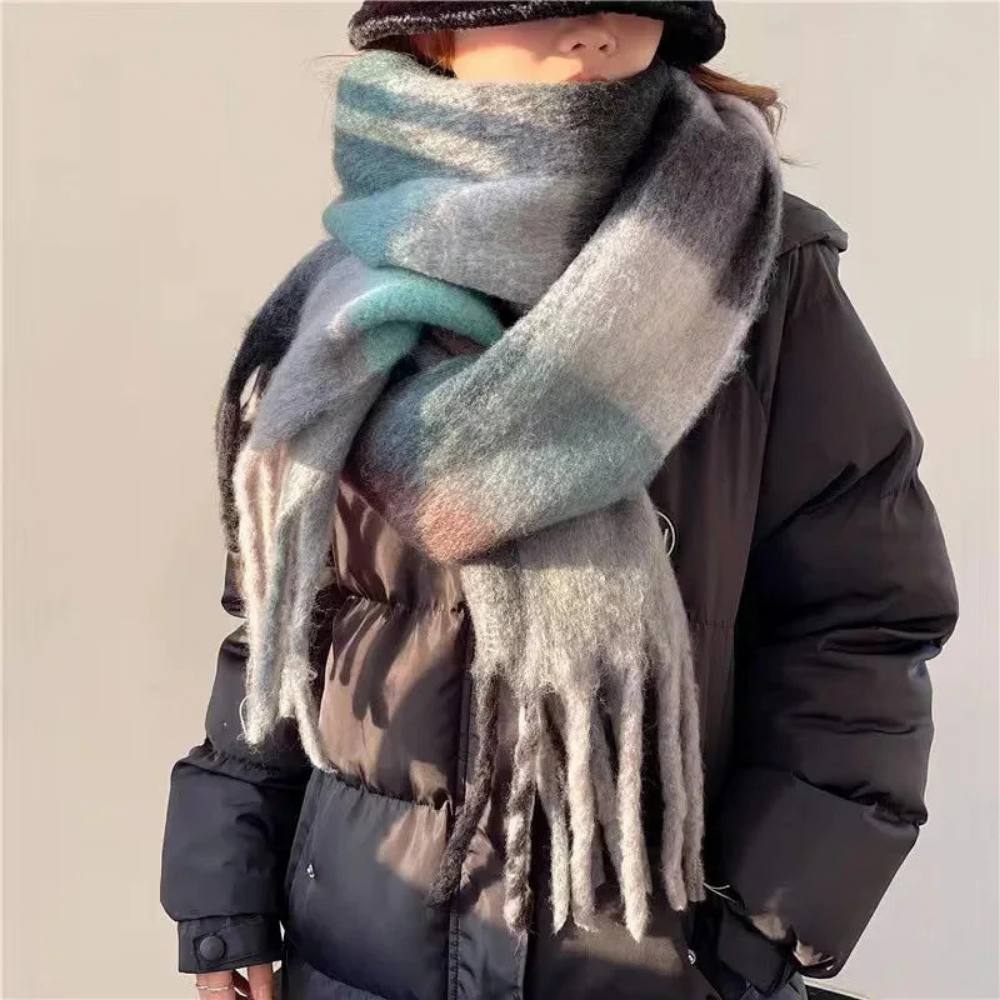 Luxurious Cashmere Wrap: Vibrant Scarf for Cozy Elegance