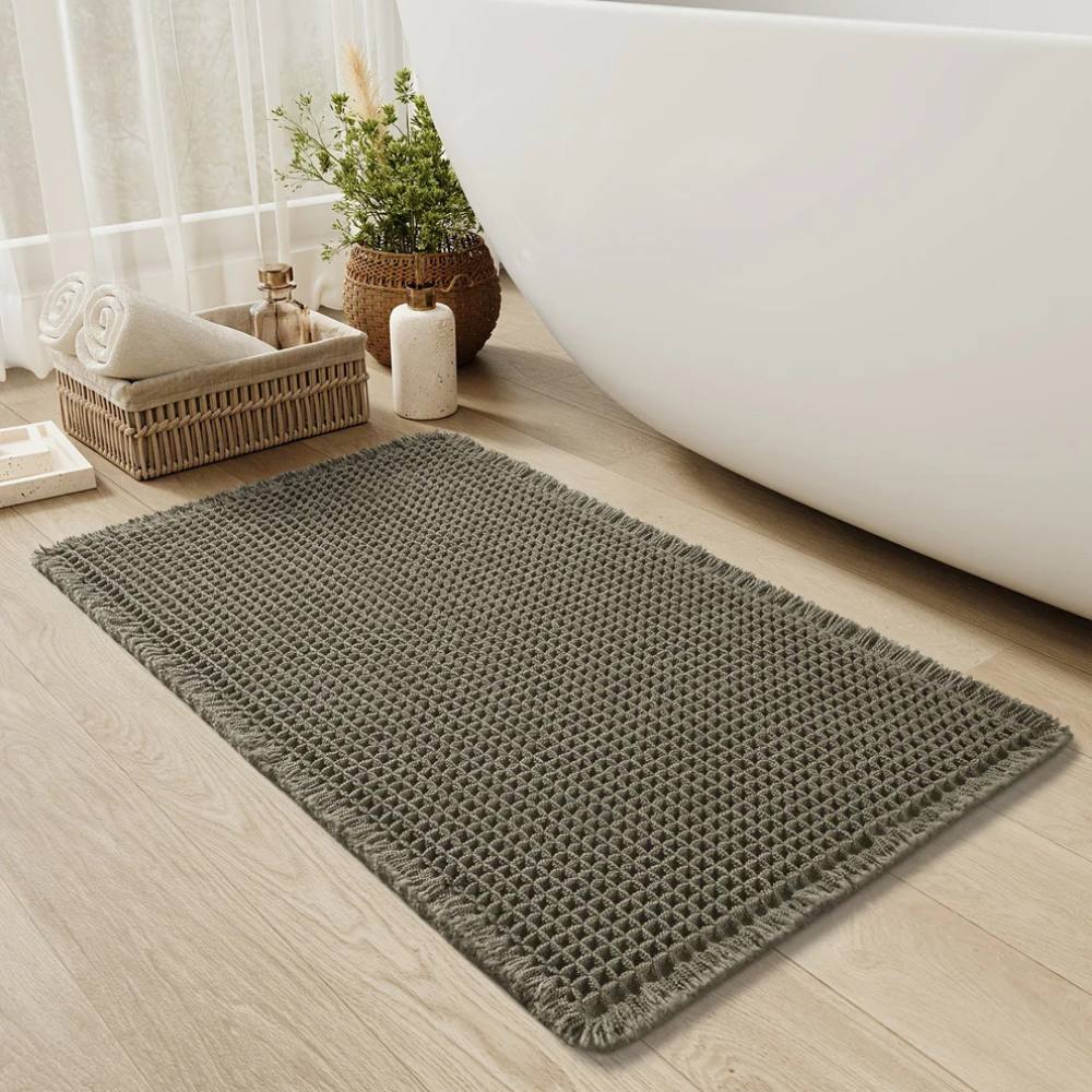 Quick-Dry Non-Slip Bath Rug with Chic Tassels, Machine Washable