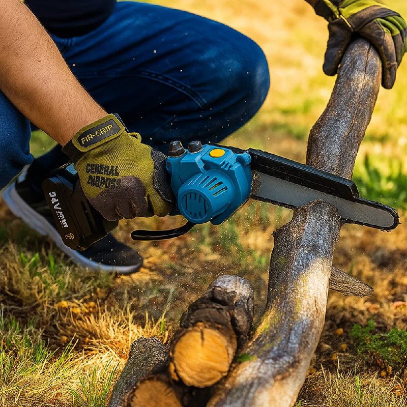 Cordless Precision Chainsaw for Quick and Effortless Cuts