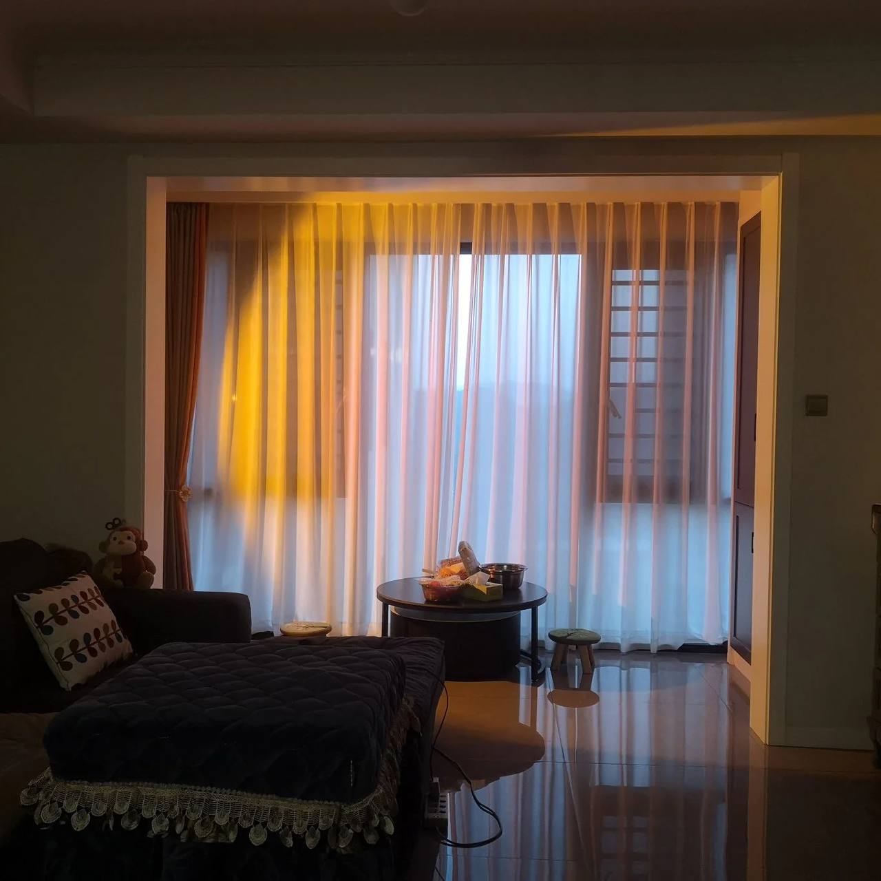 AuraGlow LED Floor Projector Lamp for a Cozy Ambiance