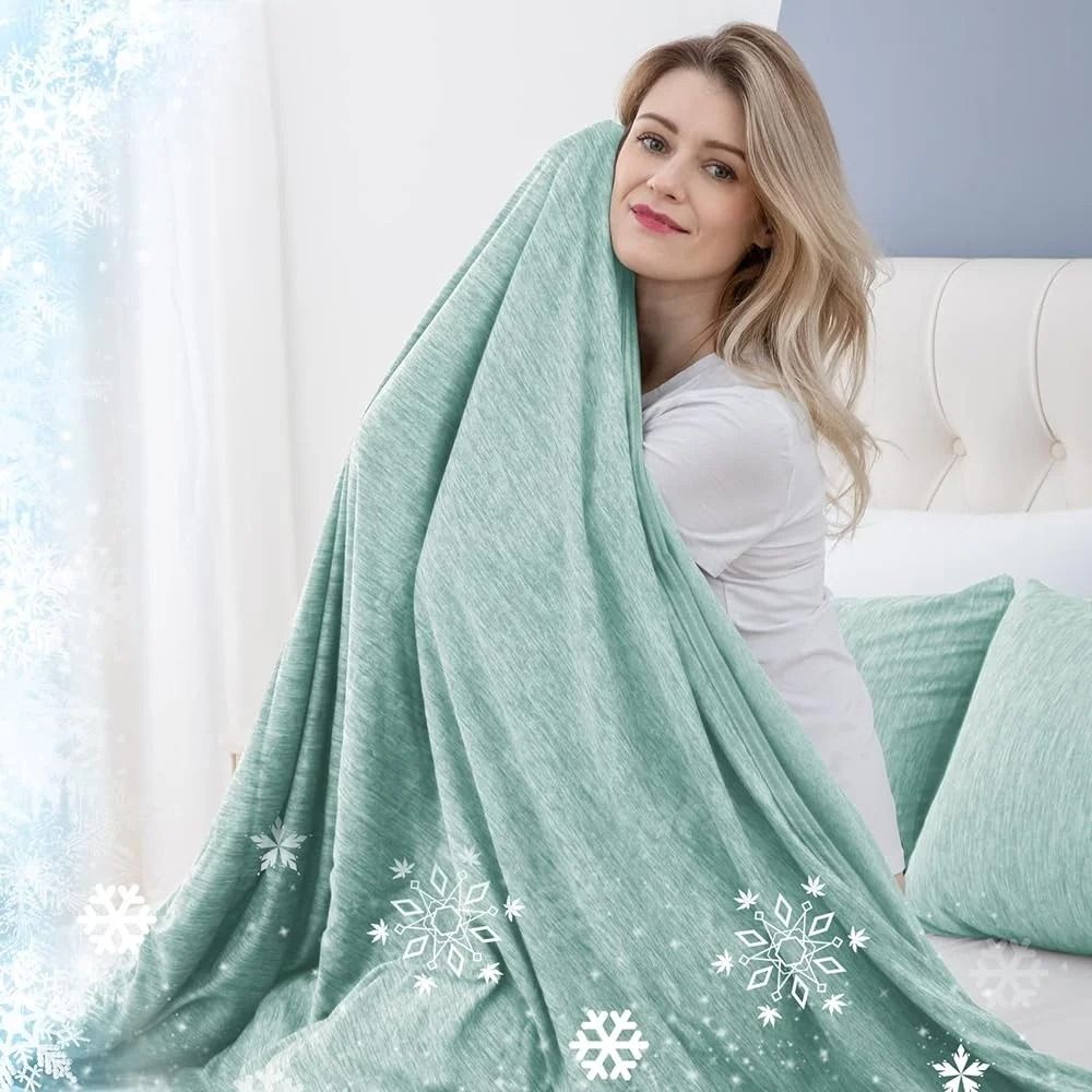 Ultra-Lightweight Summer Comfort Blanket for Year-Round Use